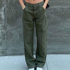 Women's Straight Leg Cargo Pants - Olive Green